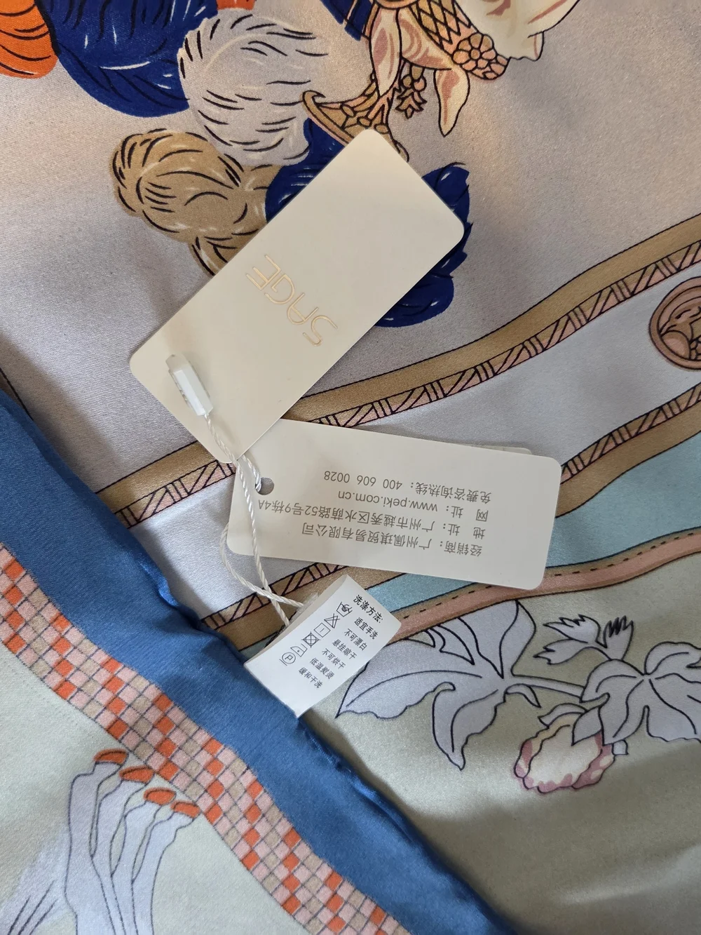 NWT Vintage-Style Equestrian Satin Scarf – Horse & Carriage Print, Blue/Pastel, - Picture 3 of 4